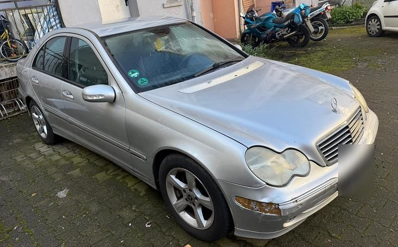 Second-hand Mercedes C220 143 CP (105 kW) 2002 Argintiu Berlinǎ