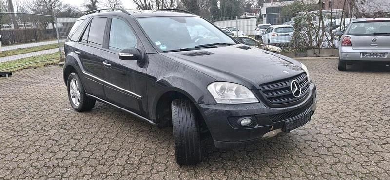 Schwarz Gebraucht 2007 Mercedes ML320 SUV | 4.000 € (Superpreis) - Bild 1/4
