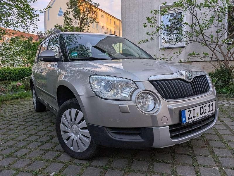 Silber Gebraucht 2011 Skoda Yeti Elegance SUV | 10.500 € (Fairer Preis) - Bild 1/4