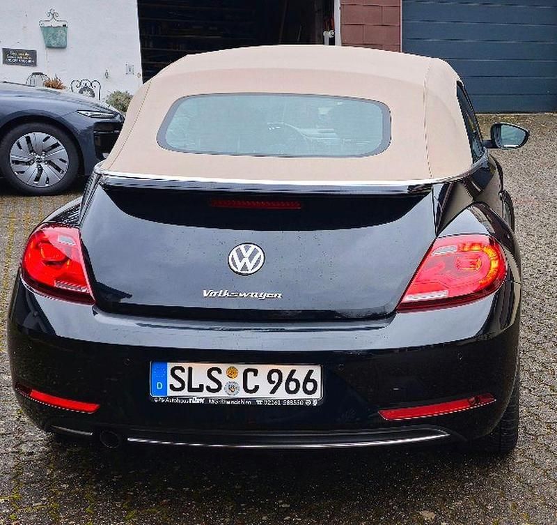 Gebraucht VW Beetle Cabriolet Design 105 PS (77 kW) 2018 Schwarz Cabrio
