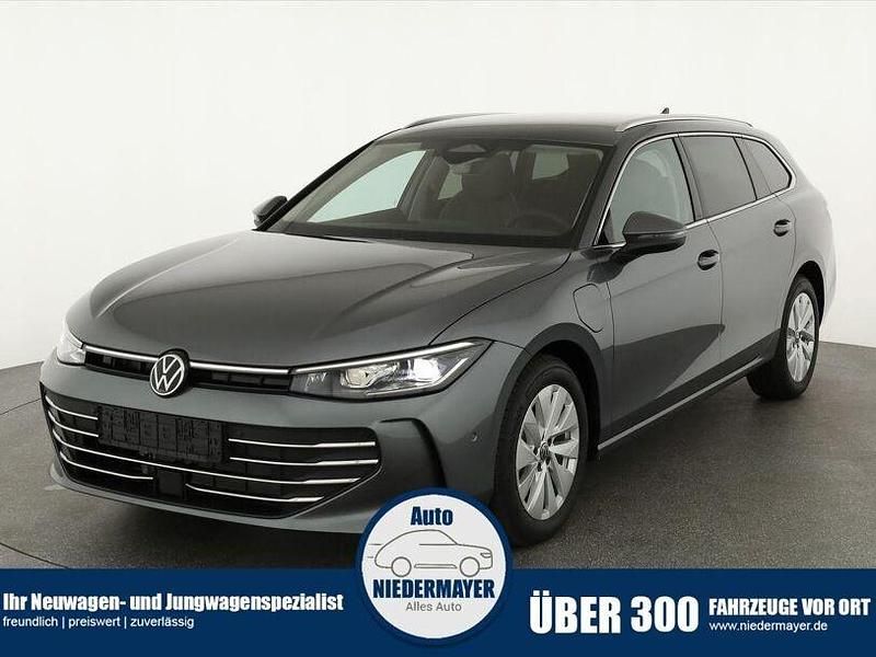 Grenadillschwarz metallic Neu 2025 VW Passat Business Kombi | 43.795 € (Guter Preis) - Bild 1/4