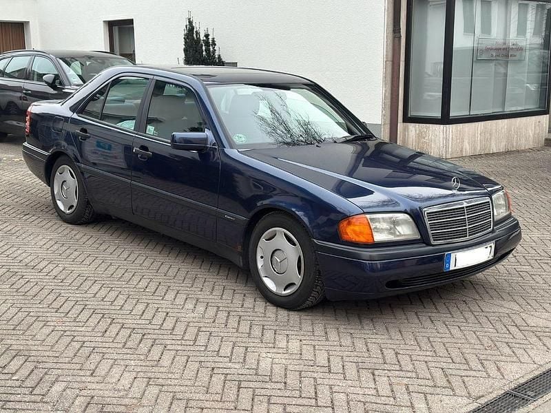 Gebraucht Mercedes C180 122 PS (89 kW) 1994 Blau Limousine