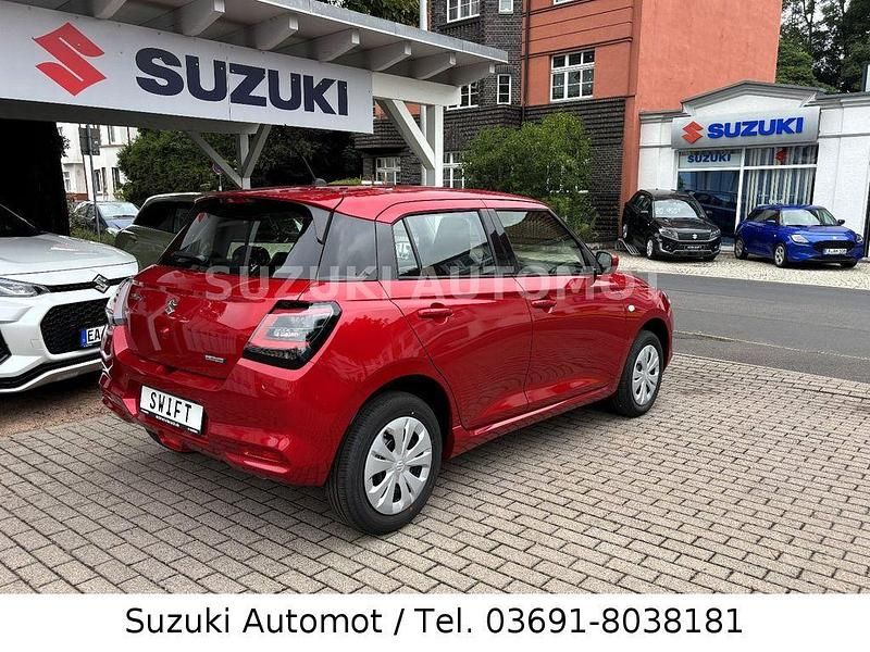 Neu Suzuki Swift Club 82 PS (60 kW) 2026 Rot Kleinwagen