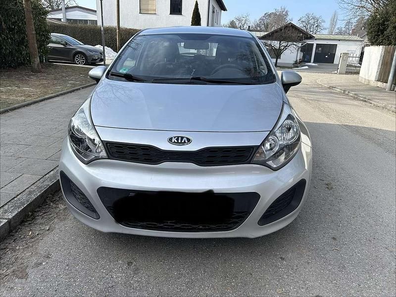 Grau Gebraucht 2012 Kia Rio Edition 7 Kleinwagen | 6.500 € (Guter Preis) - Bild 1/4