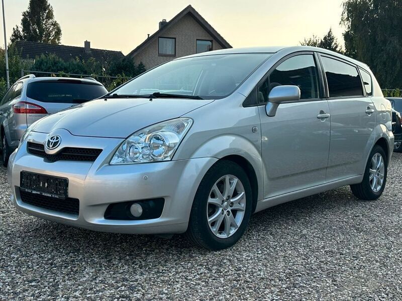 Silber Gebraucht 2009 Toyota Corolla Verso Sol Van / Kleinbus | 6.490 € (Teuer) - Bild 1/4