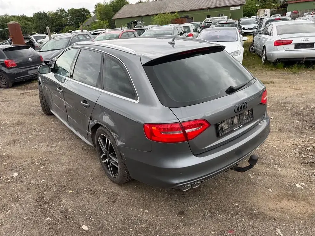 Gebraucht Audi A4 Attraction 150 PS (110 kW) 2015 Grau Kombi
