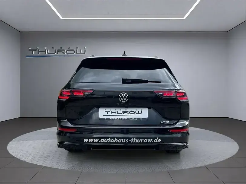 Gebraucht VW Golf VIII R-line 150 PS (110 kW) 2025 Grenadillschwarz Kombi