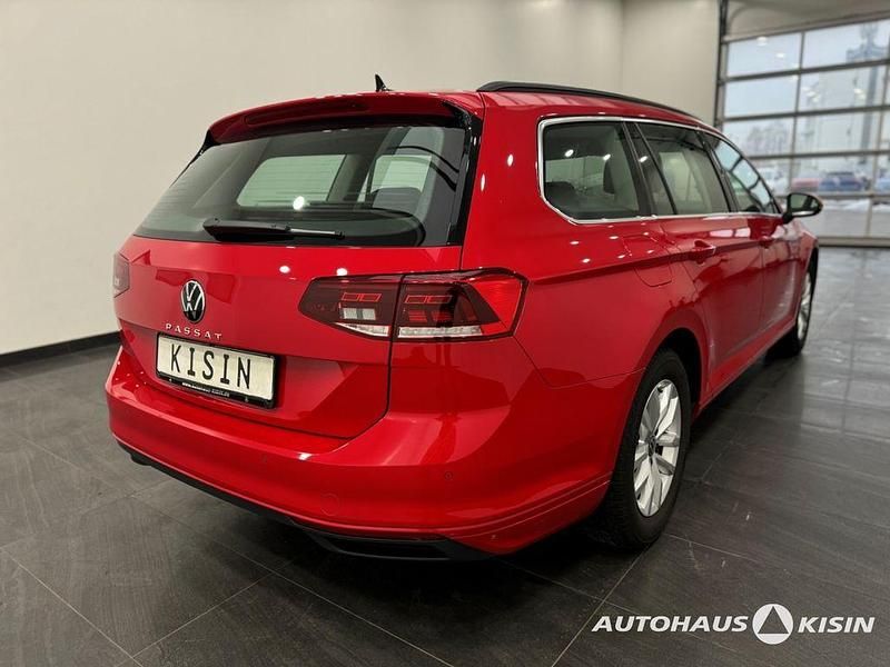 Gebraucht VW Passat Business 122 PS (89 kW) 2023 Rot Kombi