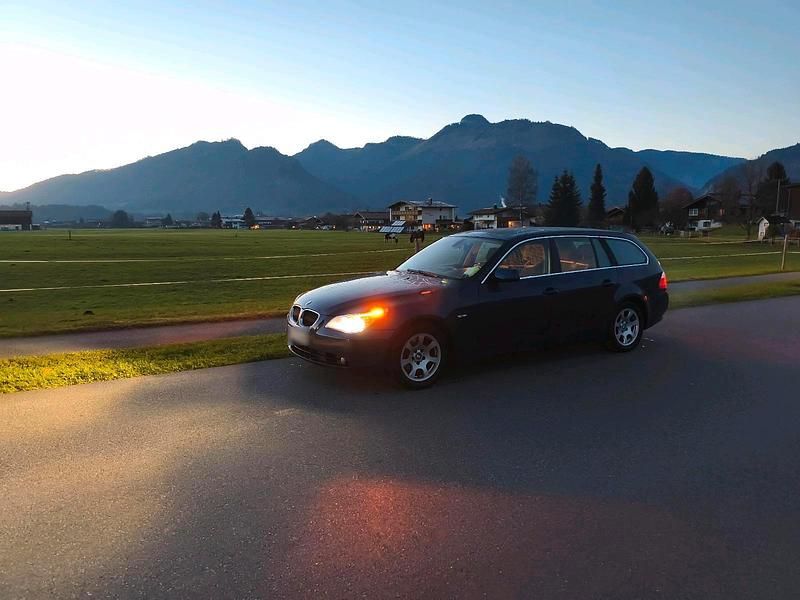 Gebraucht BMW 525 177 PS (130 kW) 2004 Blau Kombi