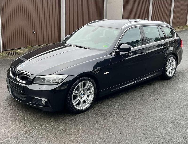 Black sapphire metallic Gebraucht 2011 BMW 330 M Sport Kombi | 7.990 € (Superpreis) - Bild 1/4