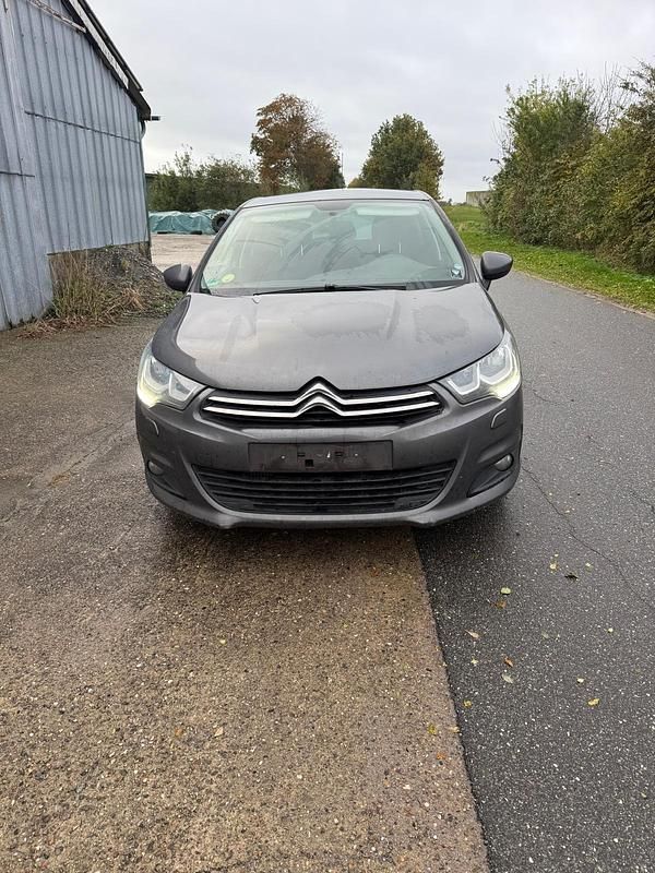 Grau Gebraucht 2018 Citroën C4 Limousine | 3.799 € (Superpreis) - Bild 1/4