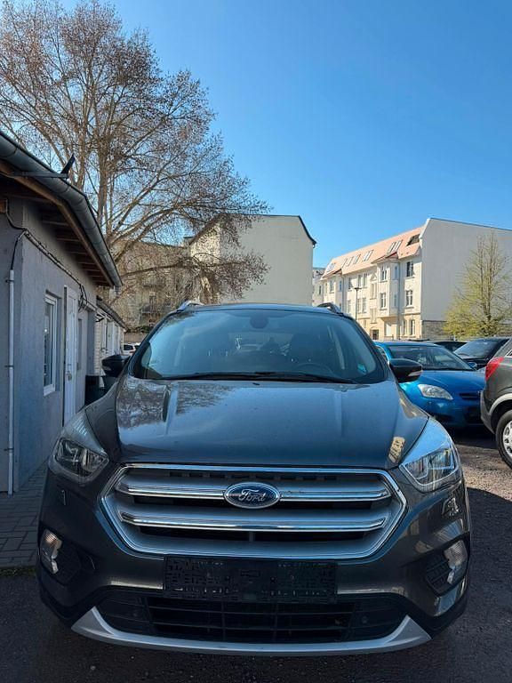 Gebraucht Ford Kuga Titanium 150 PS (110 kW) 2017 Grau SUV