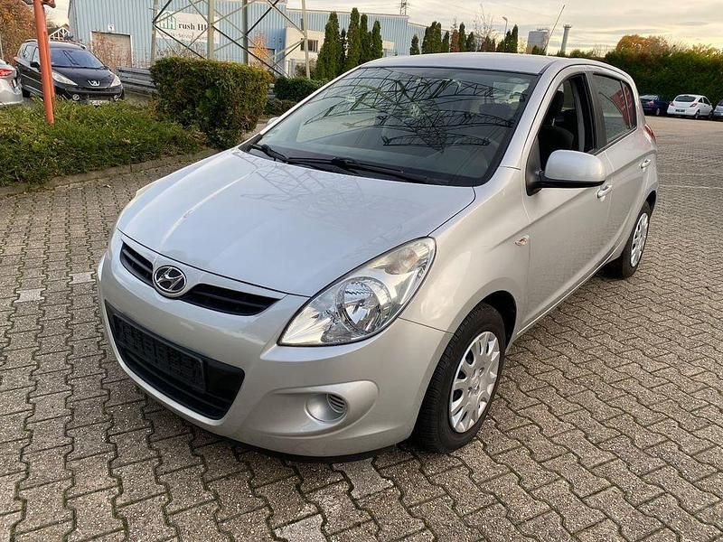 Silber Gebraucht 2011 Hyundai i20 Edition Limousine | 3.800 € (Fairer Preis) - Bild 1/4