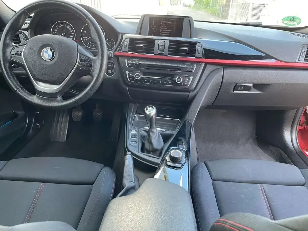 Gebraucht BMW 325 Sport Line 218 PS (160 kW) 2014 Melbournerot Kombi