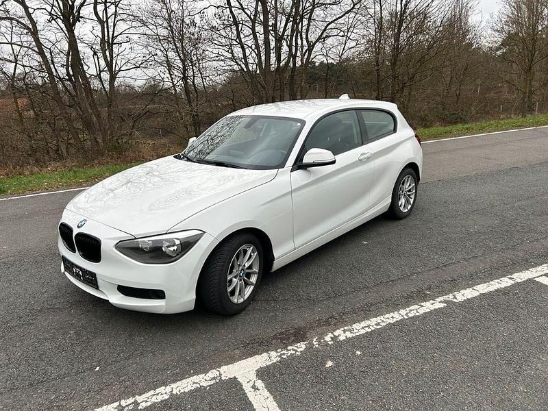 Weiß Gebraucht 2013 BMW 116 Kleinwagen | 7.200 € (Fairer Preis) - Bild 1/4