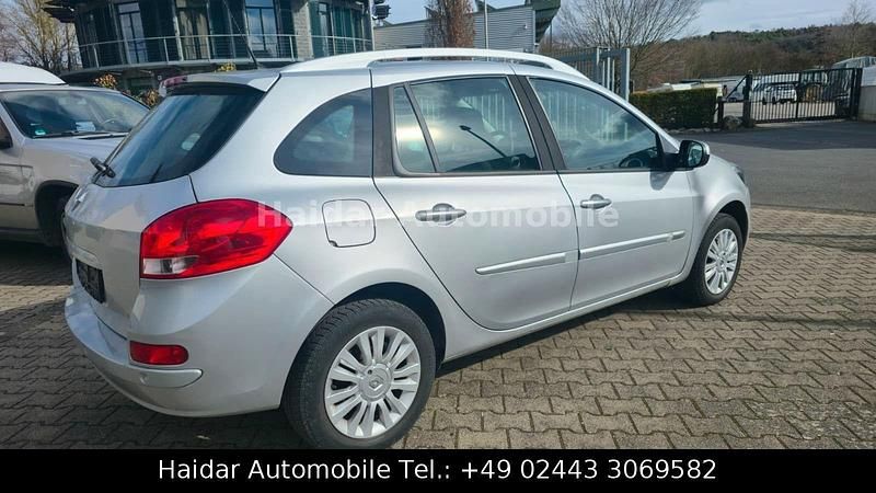 Gebraucht Renault Clio GrandTour Dynamique 101 PS (74 kW) 2010 Grau Kombi