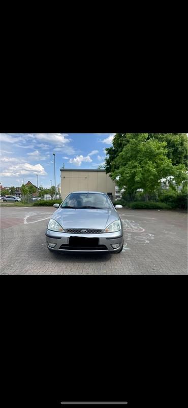 Grau Gebraucht 2004 Ford Focus Kleinwagen | 600 € (Guter Preis) - Bild 1/4
