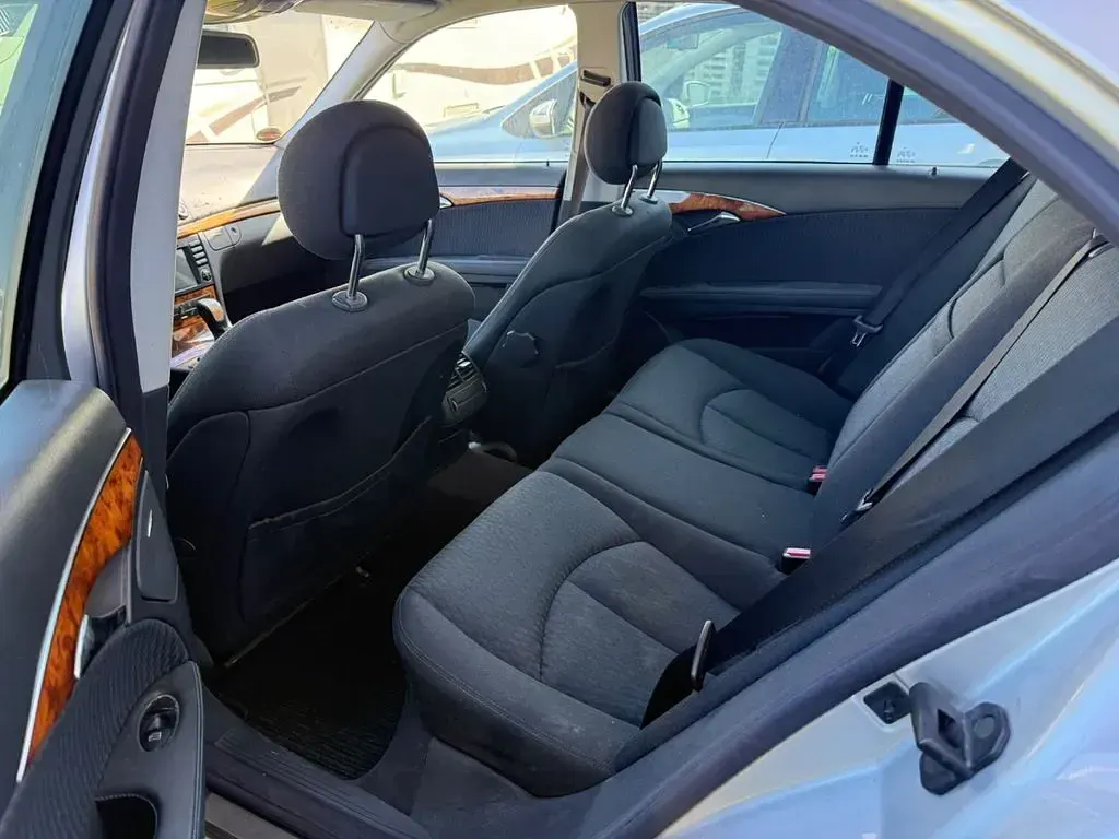 Gebraucht Mercedes E220 Elegance 150 PS (110 kW) 2002 Silber Limousine