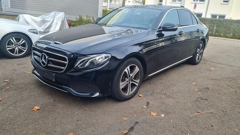 Schwarz Gebraucht 2019 Mercedes E220 Avantgarde Limousine | 14.999 € (Fairer Preis) - Bild 1/4