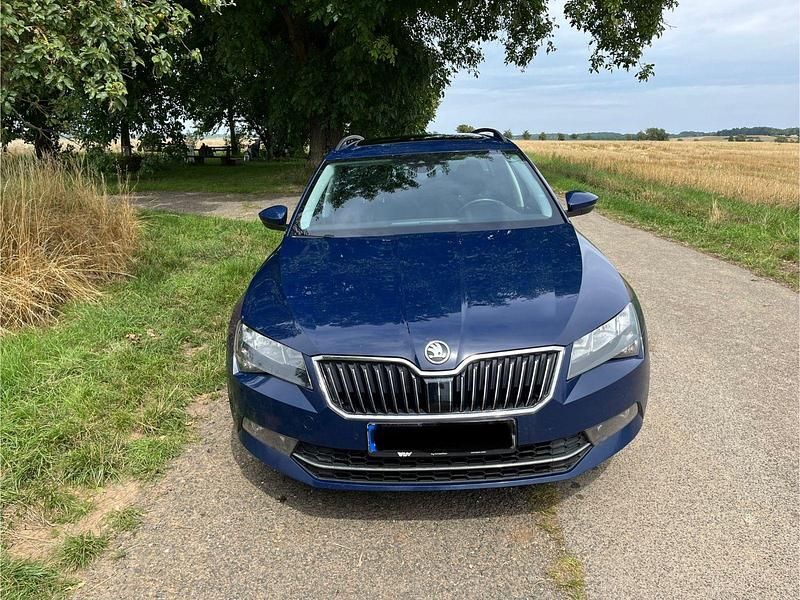 Blau Gebraucht 2017 Skoda Superb Kombi | 11.900 € (Guter Preis) - Bild 1/4