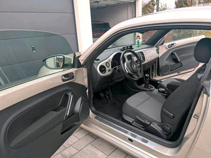 Second-hand VW Beetle Cup 140 CP (102 kW) 2014 Argintiu Hatchback