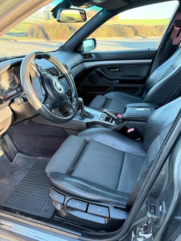 Gebraucht BMW 525 170 PS (125 kW) 2004 Grau Kombi