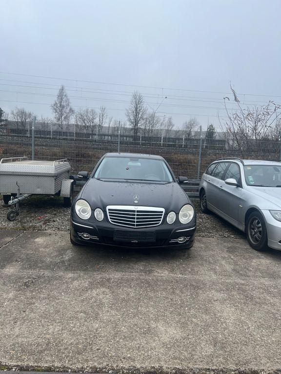 Schwarz Gebraucht 2008 Mercedes E280 Limousine | 6.000 € (Fairer Preis) - Bild 1/4