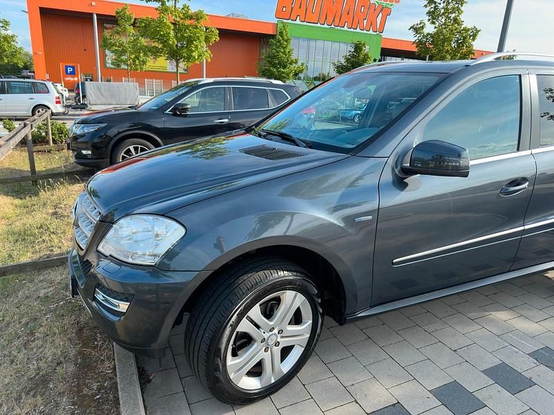 Silber Gebraucht 2011 Mercedes ML350 SUV | 11.800 € (Fairer Preis) - Bild 1/4