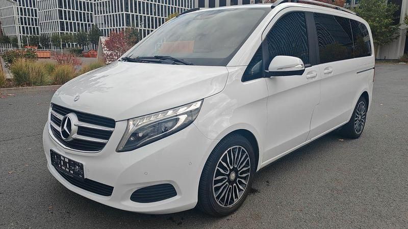 Weiß Gebraucht 2015 Mercedes V250 Sport Van / Kleinbus | 23.999 € (Fairer Preis) - Bild 1/4