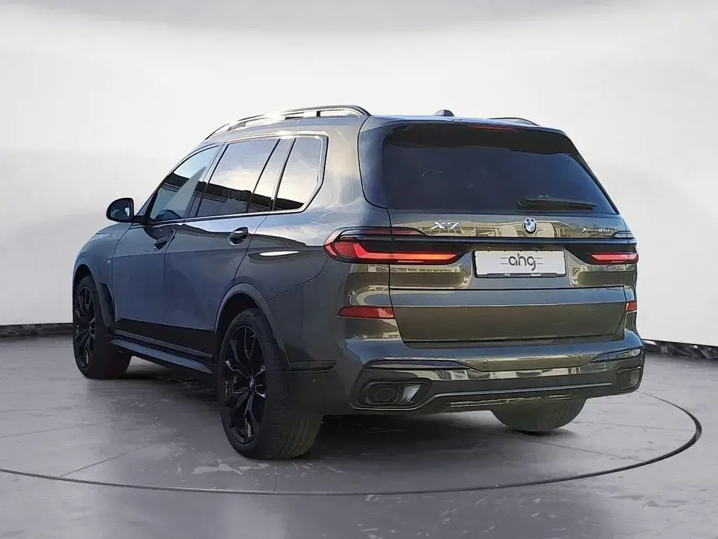 Neu BMW X7 M Sport 352 PS (258 kW) 2026 Grau SUV