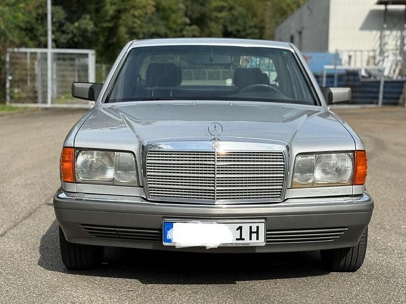 Silber Gebraucht 1990 Mercedes S300 Limousine | 12.250 € - Bild 1/4
