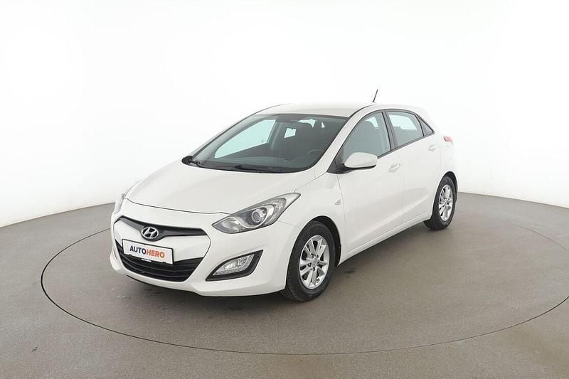 Weiß Gebraucht 2015 Hyundai i30 Edition Limousine | 8.870 € (Fairer Preis) - Bild 1/3