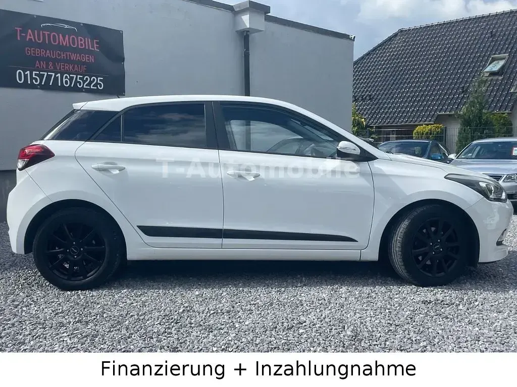 Gebraucht Hyundai i20 Style 101 PS (74 kW) 2016 Weiß Limousine