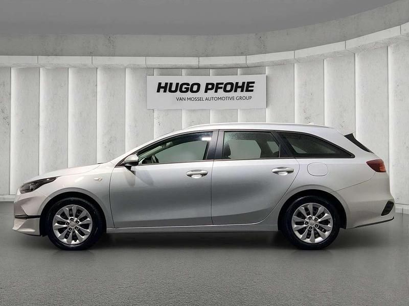 Gebraucht Kia Ceed 101 PS (74 kW) 2023 (kcs) sparkling silver m (metallisch silber) Kleinwagen