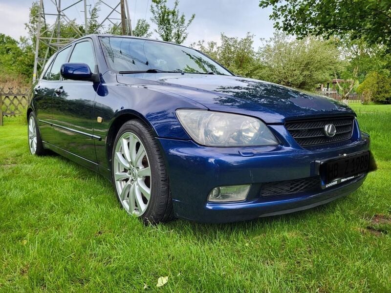 Blau Gebraucht 2004 Lexus IS200 Kombi | 3.000 € (Guter Preis) - Bild 1/4