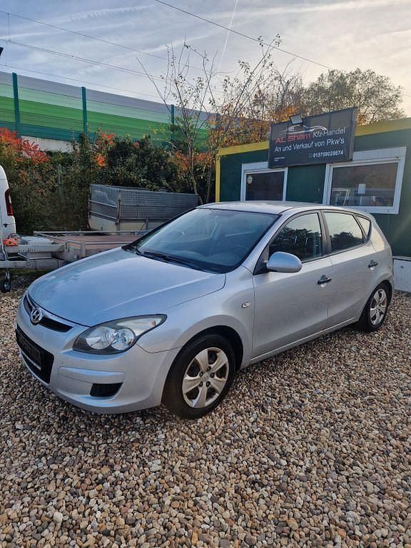 Silber Gebraucht 2009 Hyundai i30 Edition+ Limousine | 1.950 € (Superpreis) - Bild 1/4