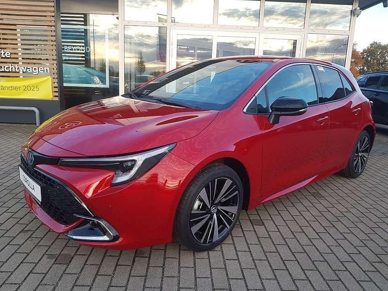 Neu Toyota Corolla 140 PS (102 kW) 2025 Karminarot Limousine