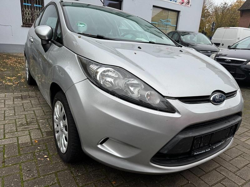 Gebraucht Ford Fiesta Trend 60 PS (44 kW) 2009 Silber Kleinwagen