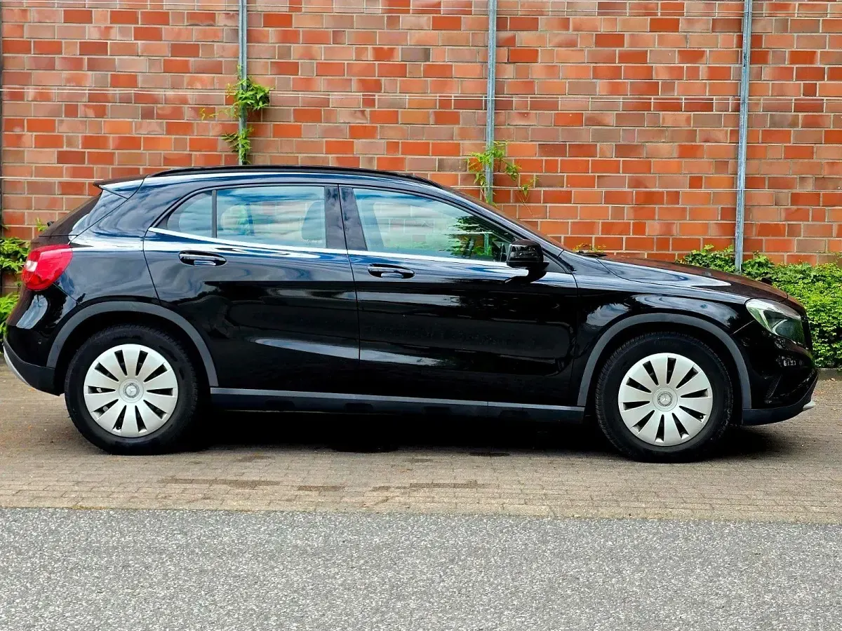 Gebraucht Mercedes GLA200 156 PS (114 kW) 2016 Schwarz SUV