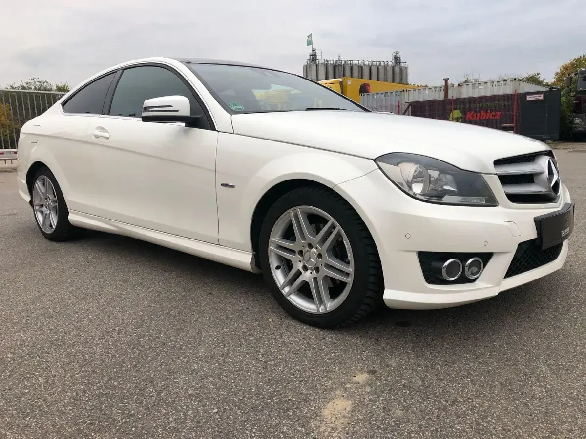 Gebraucht Mercedes C180 156 PS (114 kW) 2011 Weiß Coupé