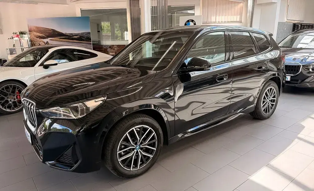 Gebraucht BMW iX1 M Sport 230 kW (313 PS) 2023 Black sapphire metallic SUV