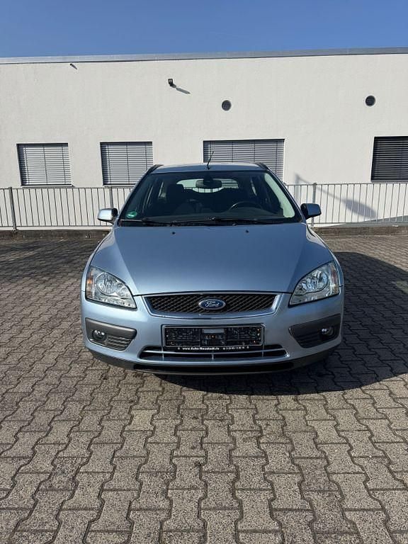 Gebraucht Ford Focus Ghia 101 PS (74 kW) 2006 Silber Kombi