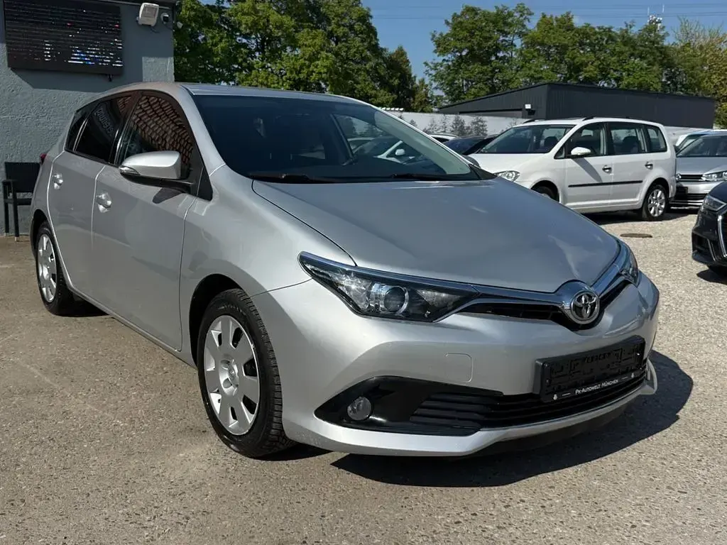 Gebraucht Toyota Auris Design 111 PS (81 kW) 2016 Silber Limousine