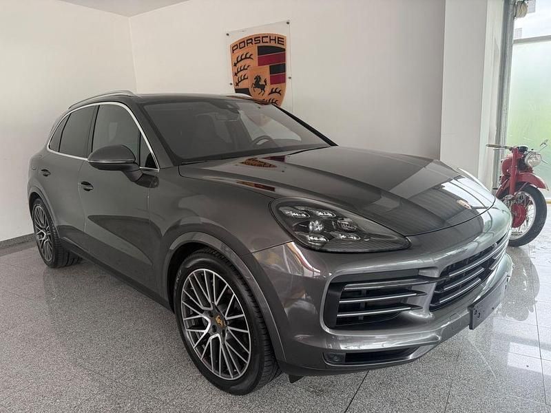 Grau Gebraucht 2020 Porsche Cayenne SUV | 67.890 € (Guter Preis) - Bild 1/4
