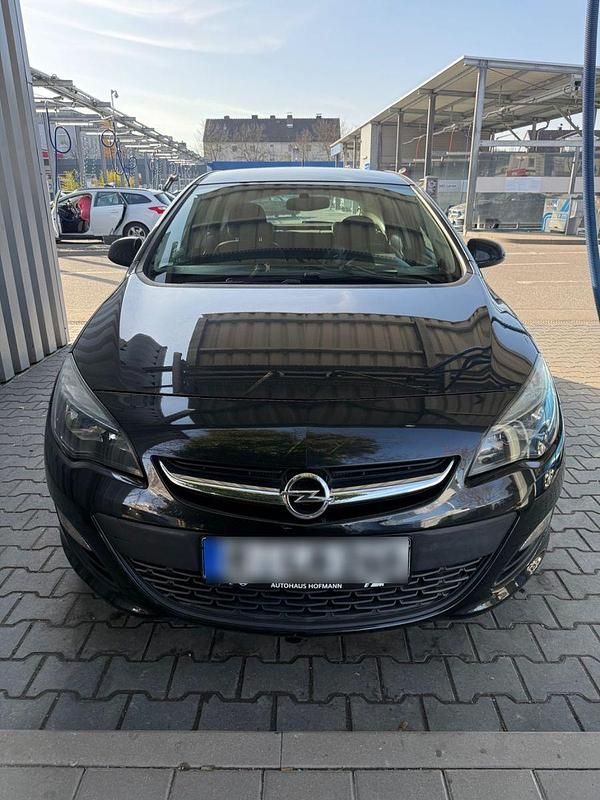 Gebraucht Opel Astra Edition 101 PS (74 kW) 2012 Schwarz Limousine
