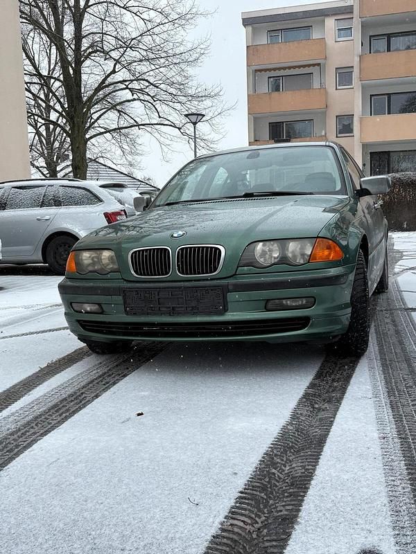 Grün Gebraucht 1999 BMW 323 Limousine | 3.499 € (Superpreis) - Bild 1/4