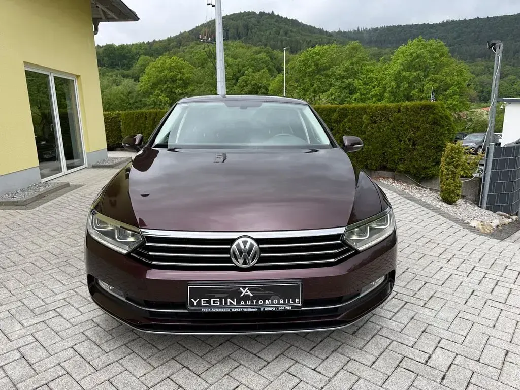Gebraucht VW Passat Highline 150 PS (110 kW) 2016 Rot Limousine