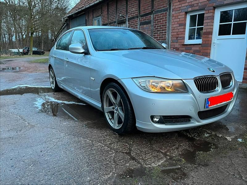 Gebraucht BMW 325 218 PS (160 kW) 2009 Silber Limousine