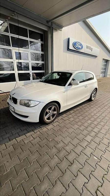 Gebraucht BMW 116 122 PS (89 kW) 2009 Weiß Kleinwagen