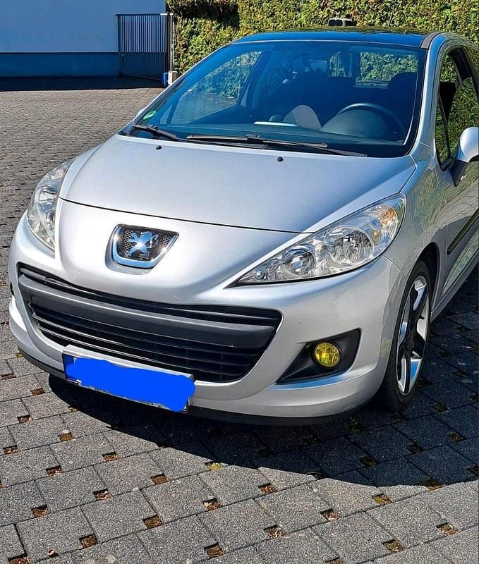 Gebraucht Peugeot 207 73 PS (53 kW) 2010 Silber Kleinwagen